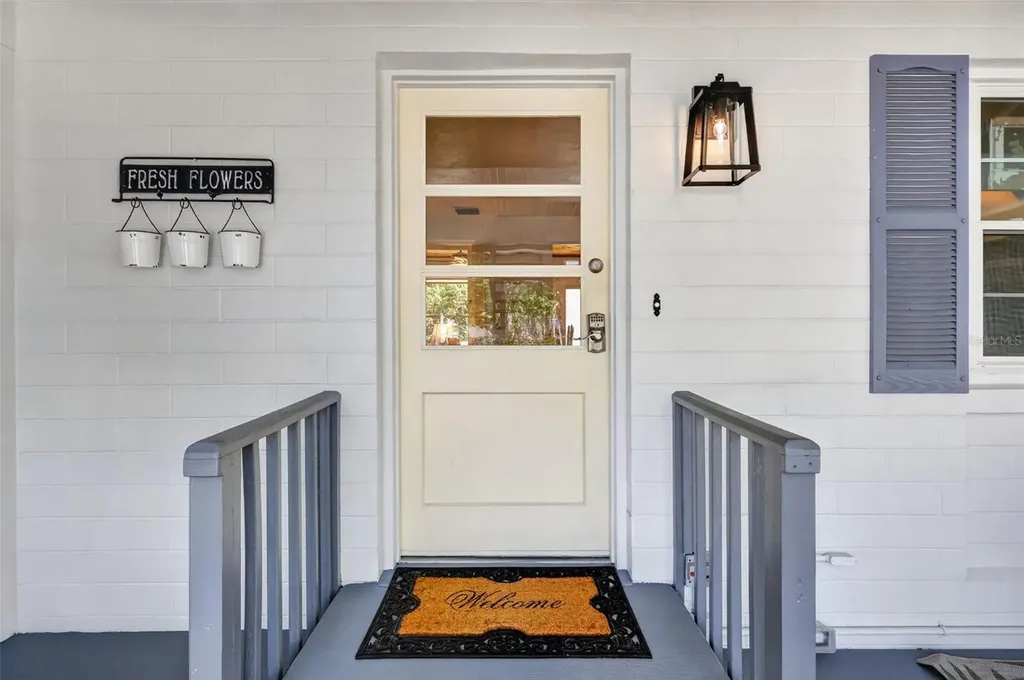 422 W 11th Avenue Mount Dora FL 32757