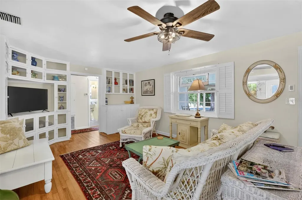422 W 11th Avenue Mount Dora FL 32757