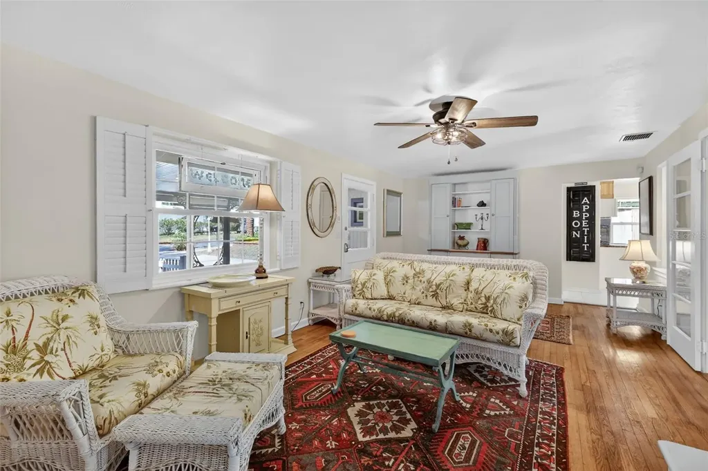 422 W 11th Avenue Mount Dora FL 32757