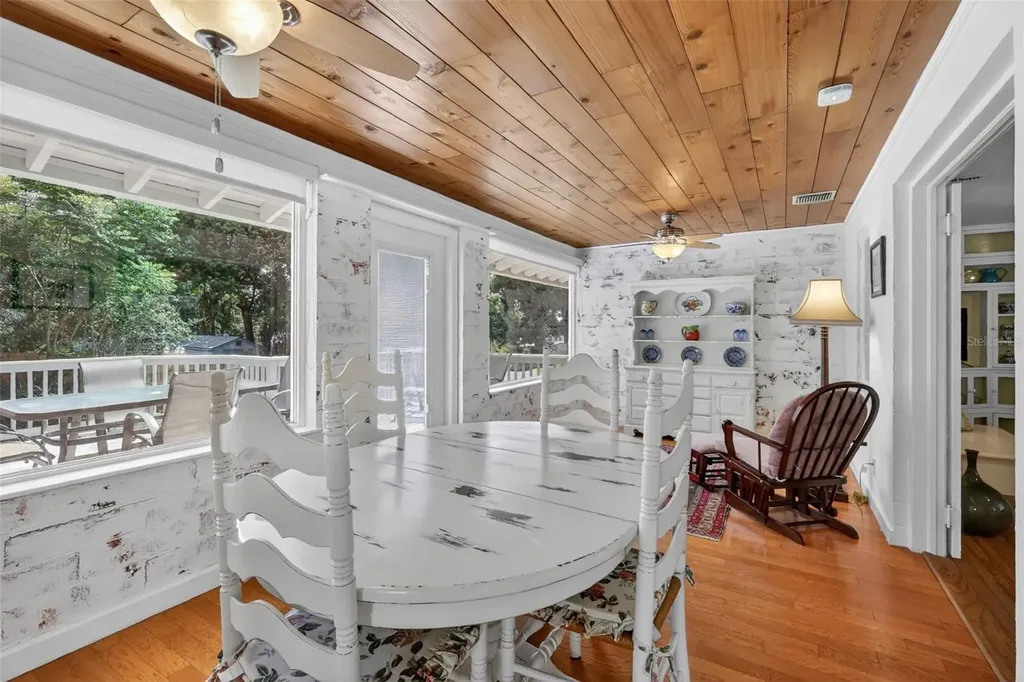 422 W 11th Avenue Mount Dora FL 32757