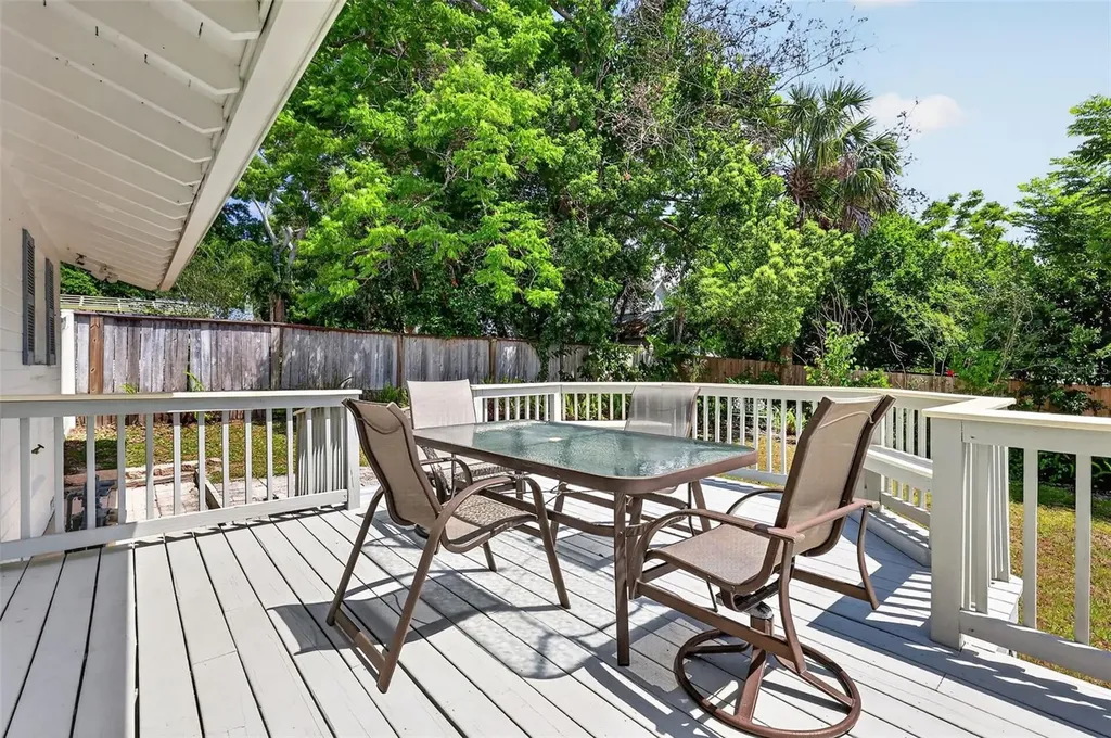 422 W 11th Avenue Mount Dora FL 32757