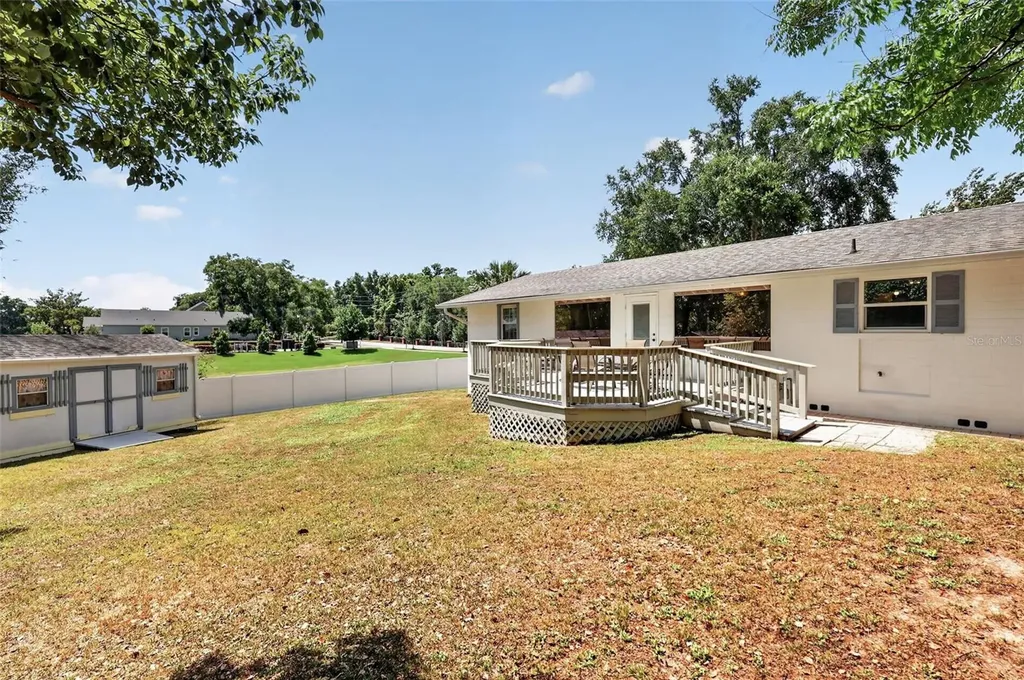 422 W 11th Avenue Mount Dora FL 32757