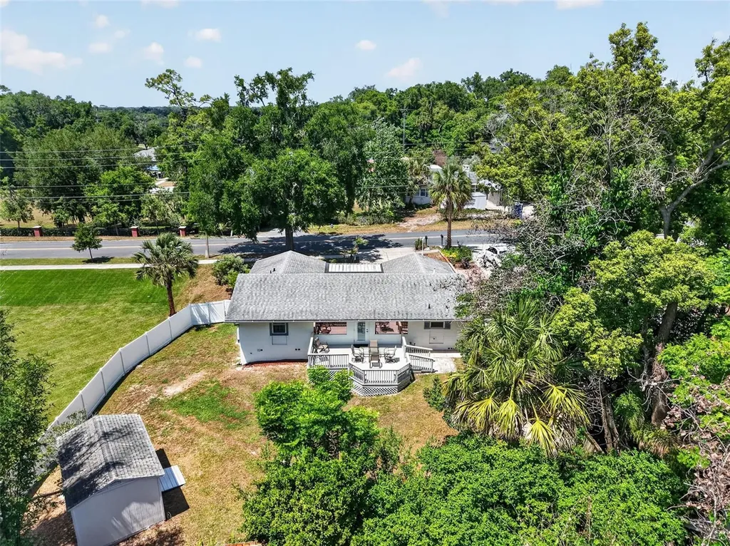 422 W 11th Avenue Mount Dora FL 32757