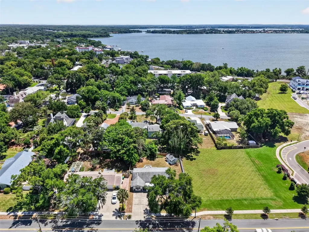 422 W 11th Avenue Mount Dora FL 32757