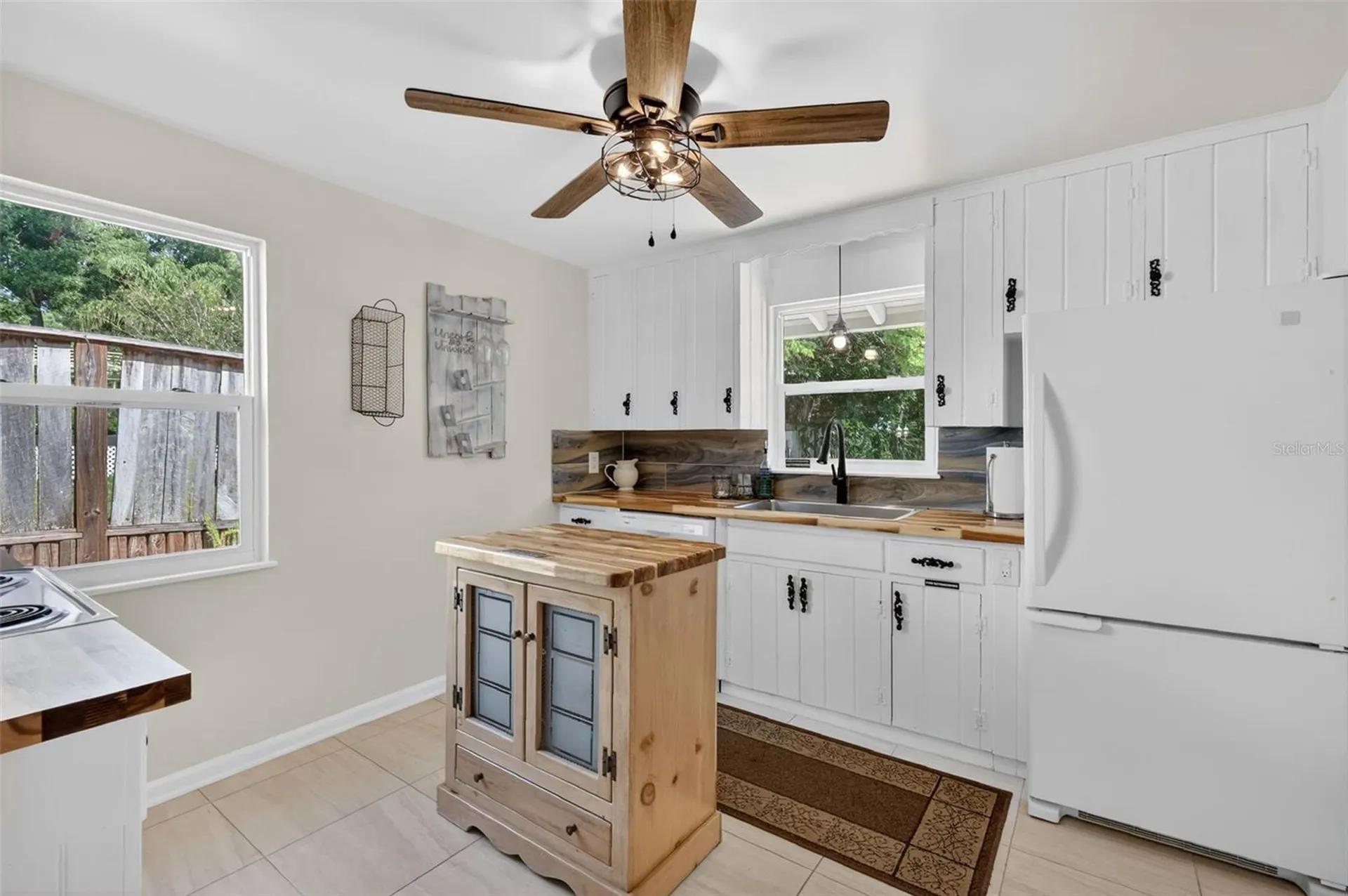 422 W 11th Avenue Mount Dora FL 32757