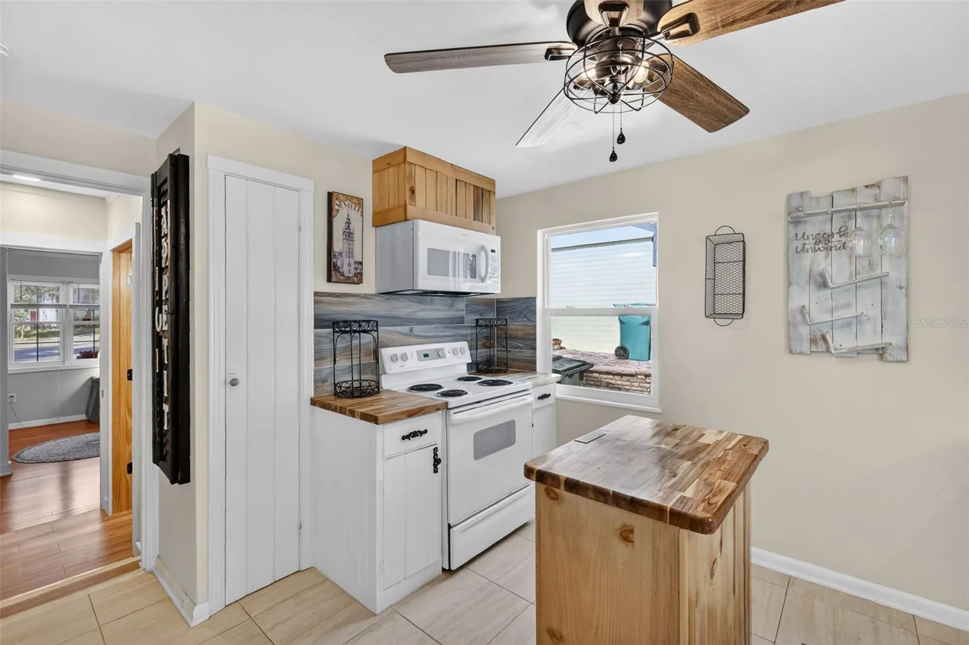 422 W 11th Avenue Mount Dora FL 32757