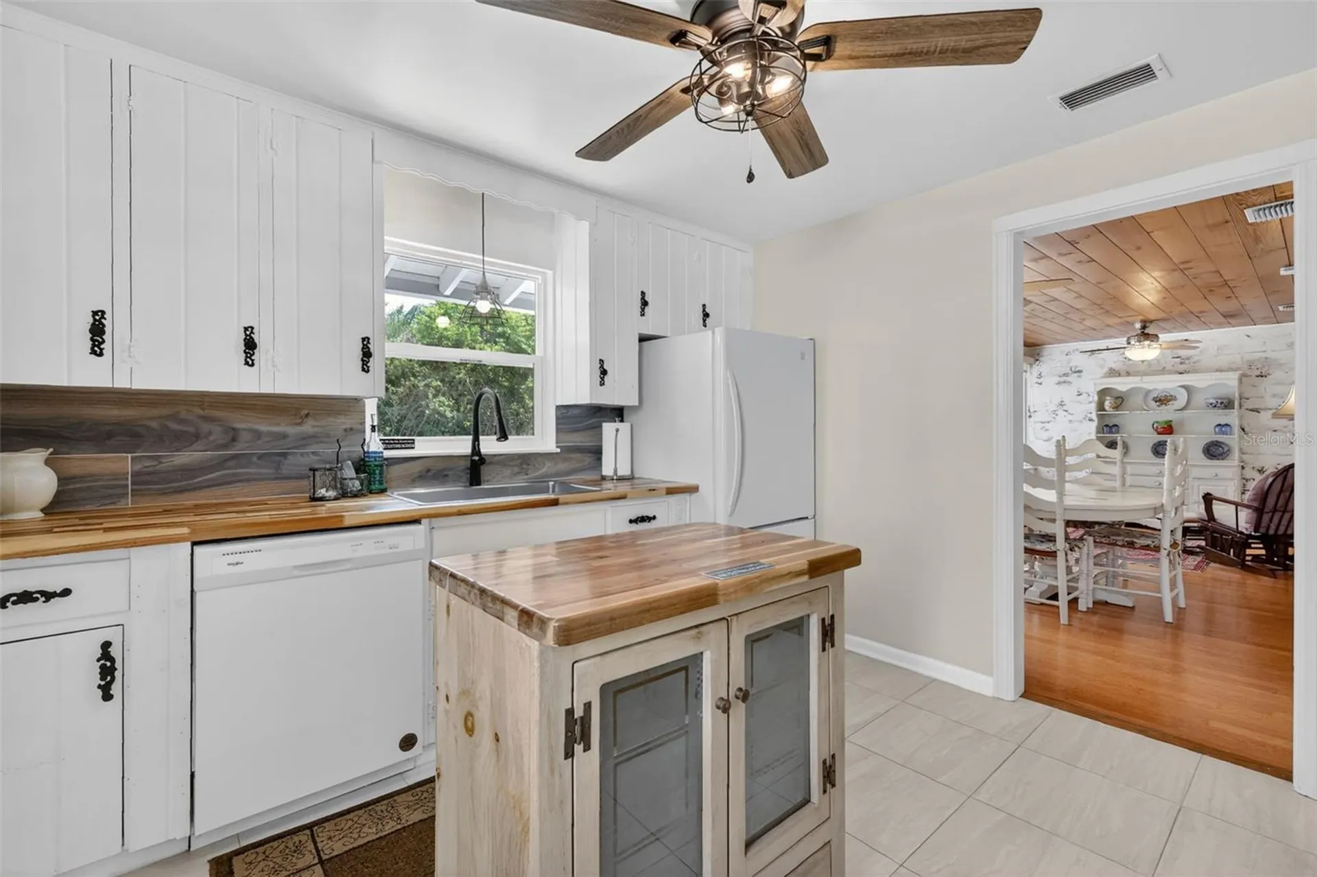422 W 11th Avenue Mount Dora FL 32757