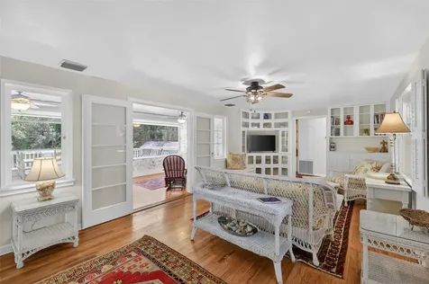 422 W 11th Avenue Mount Dora FL 32757