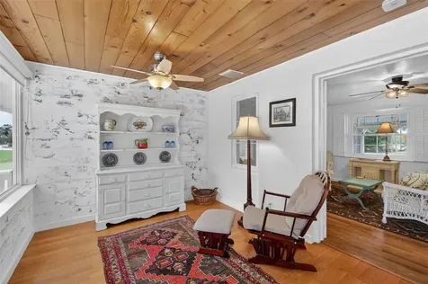 422 W 11th Avenue Mount Dora FL 32757
