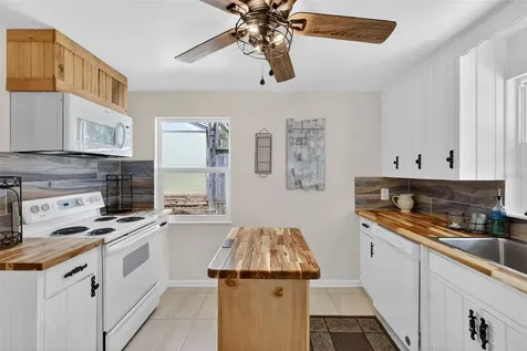 422 W 11th Avenue Mount Dora FL 32757