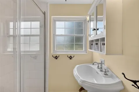 422 W 11th Avenue Mount Dora FL 32757