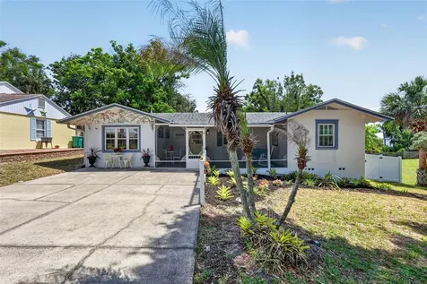 422 W 11th Avenue Mount Dora FL 32757