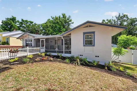 422 W 11th Avenue Mount Dora FL 32757