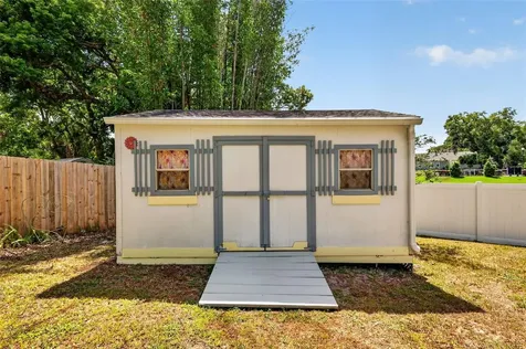 422 W 11th Avenue Mount Dora FL 32757