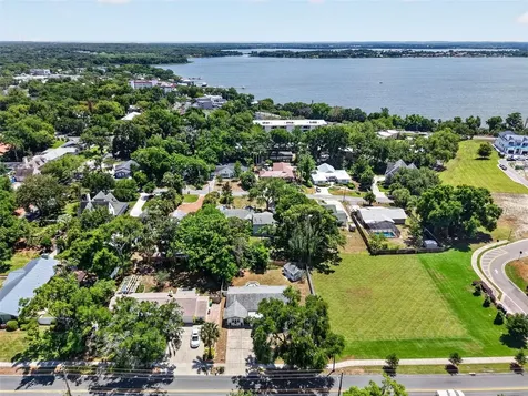 422 W 11th Avenue Mount Dora FL 32757
