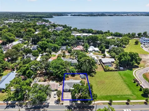 422 W 11th Avenue Mount Dora FL 32757