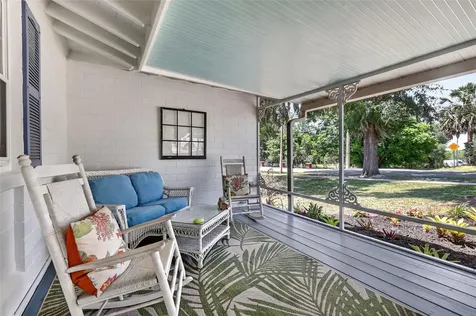 422 W 11th Avenue Mount Dora FL 32757