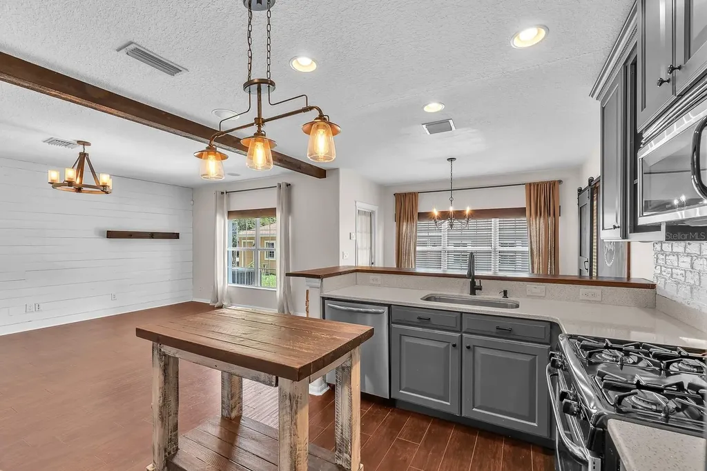 16108 Loneoak View Drive Lithia FL 33547