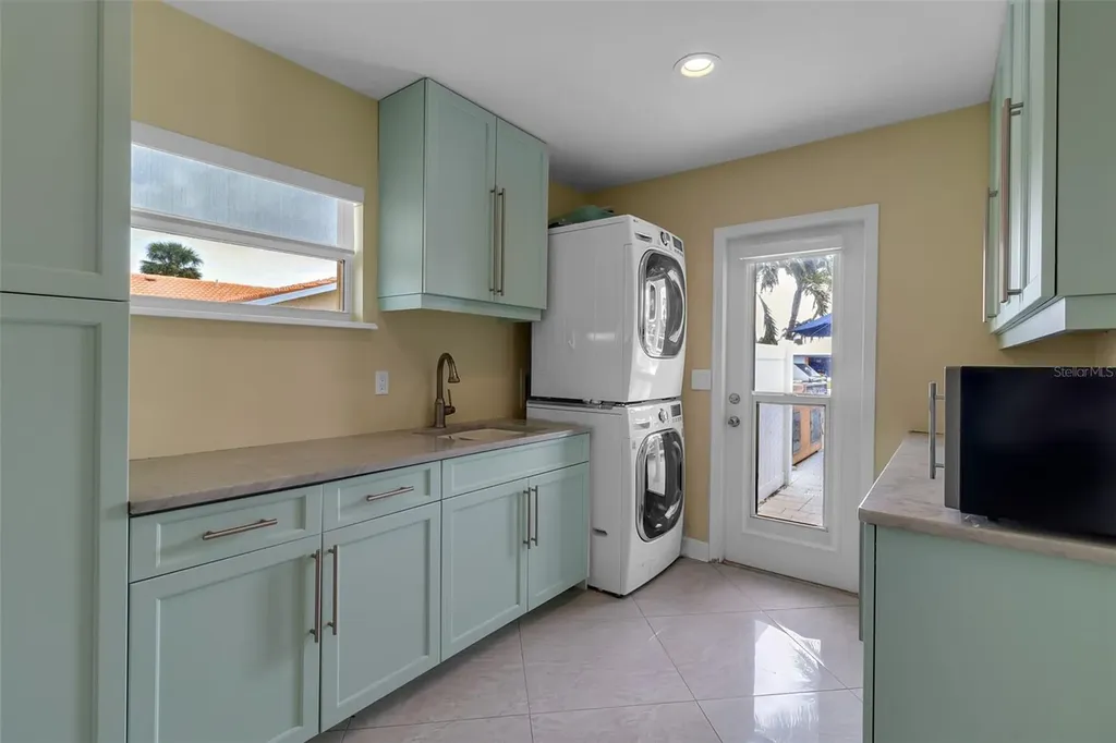 524 Hornblower Lane Longboat Key FL 34228