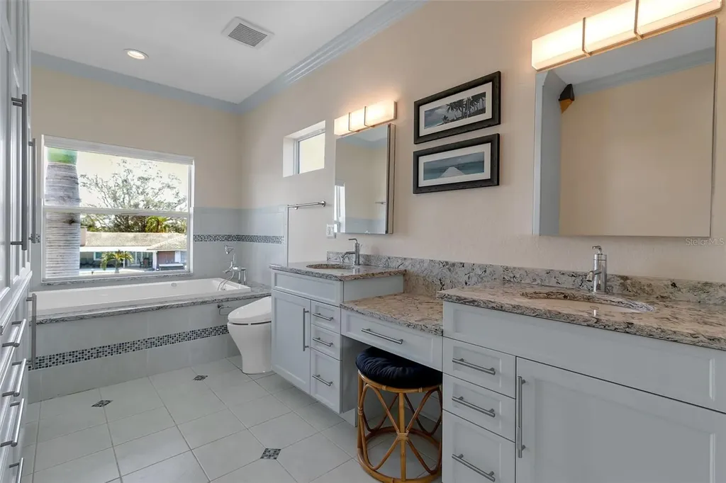 524 Hornblower Lane Longboat Key FL 34228