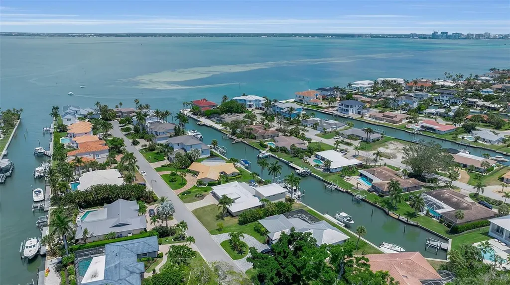 524 Hornblower Lane Longboat Key FL 34228