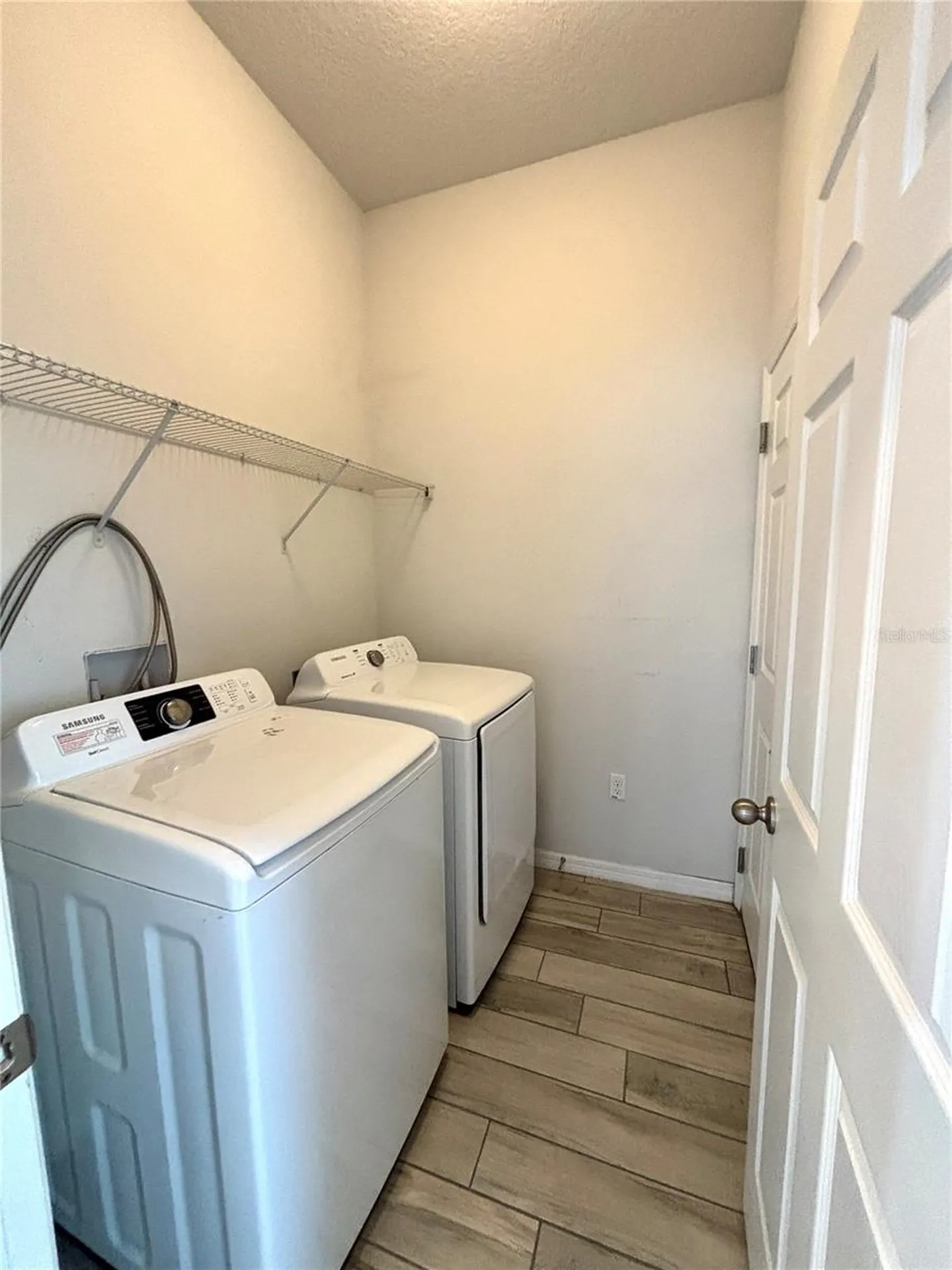 1214 Lake Blue Circle Apopka FL 32703