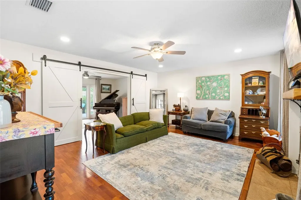 15620 Gardenside Lane Tampa FL 33624