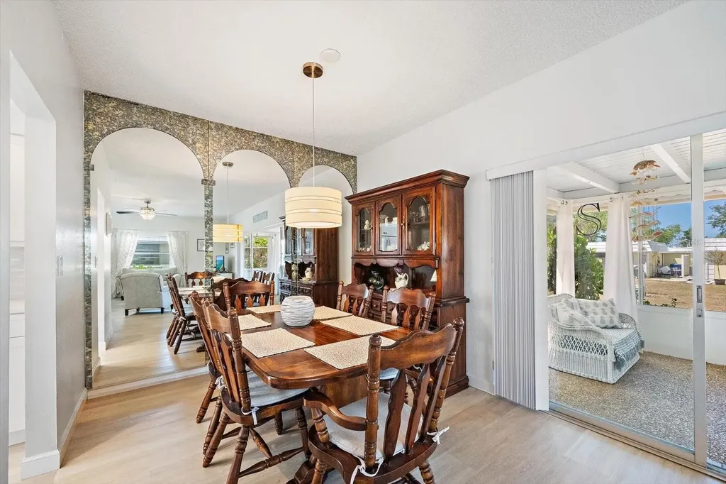 5936 Driftwood Avenue Sarasota FL 34231
