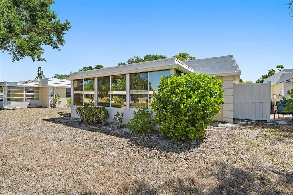 5936 Driftwood Avenue Sarasota FL 34231