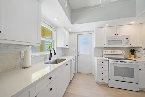 5936 Driftwood Avenue Sarasota FL 34231