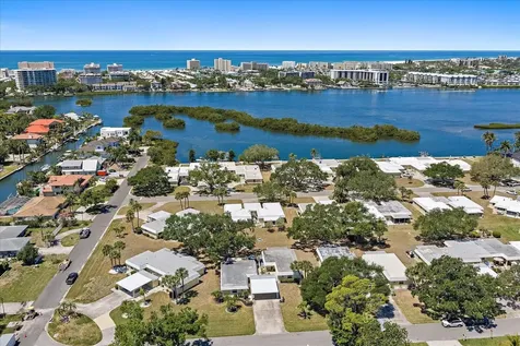 5936 Driftwood Avenue Sarasota FL 34231