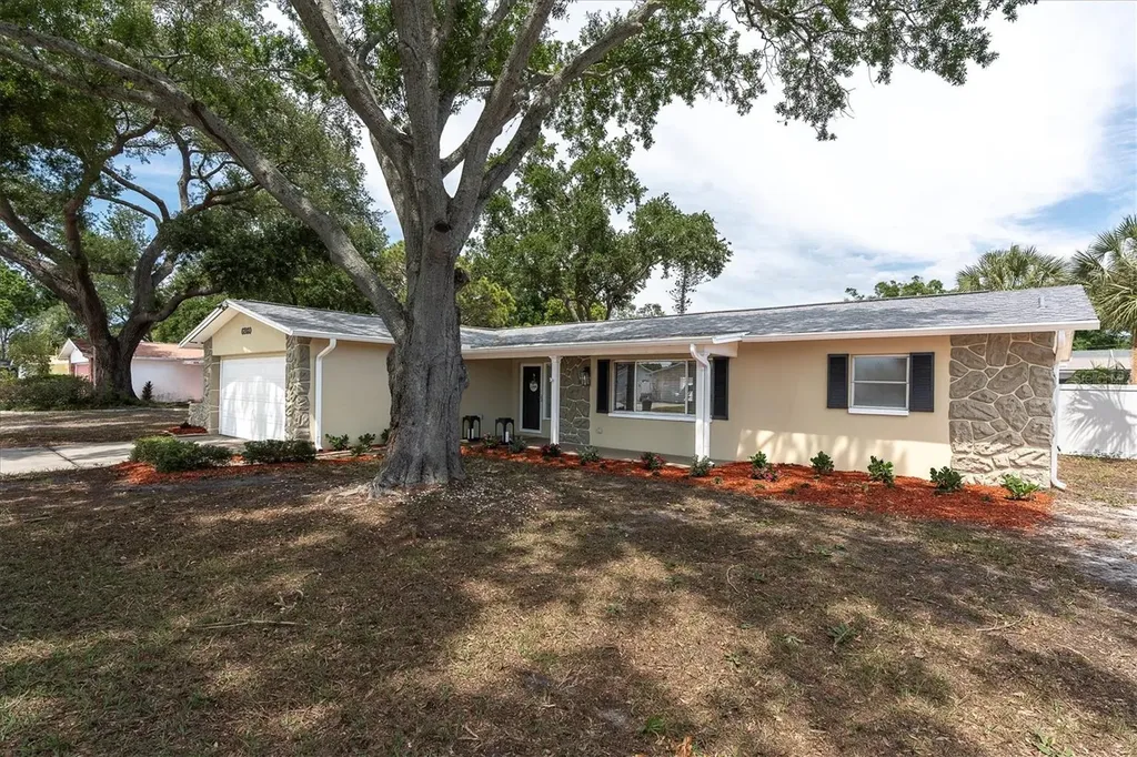 6860 14th Way S St Petersburg FL 33705