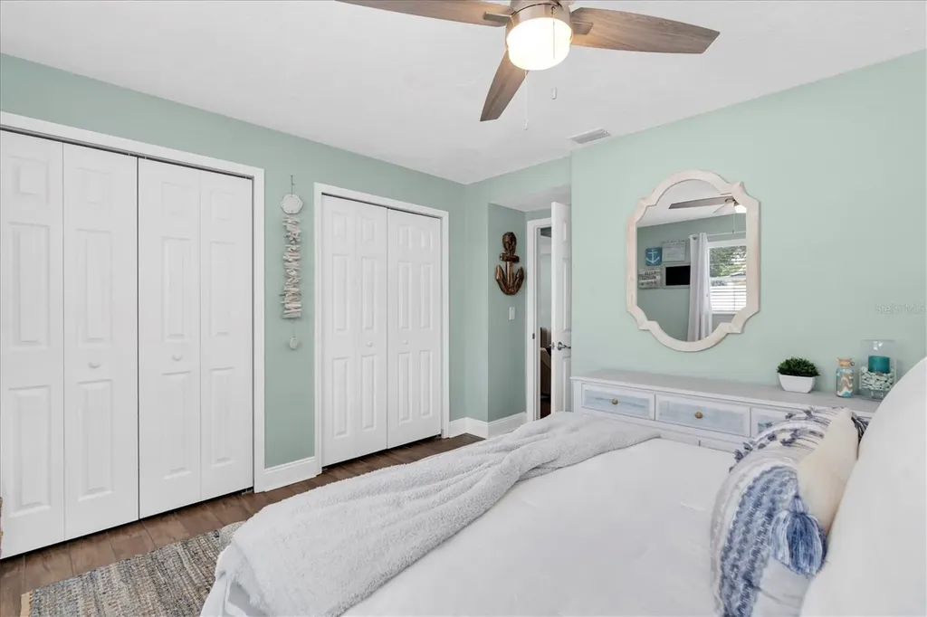 6860 14th Way S St Petersburg FL 33705