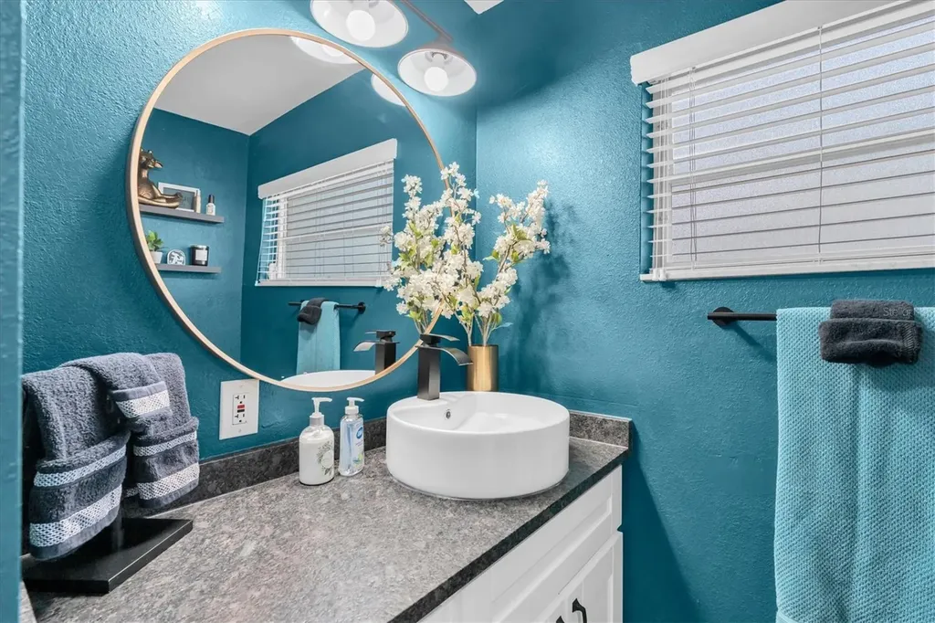 6860 14th Way S St Petersburg FL 33705