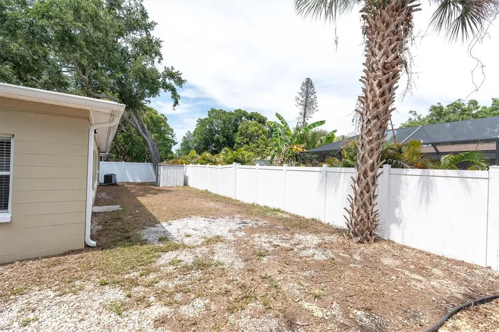 6860 14th Way S St Petersburg FL 33705