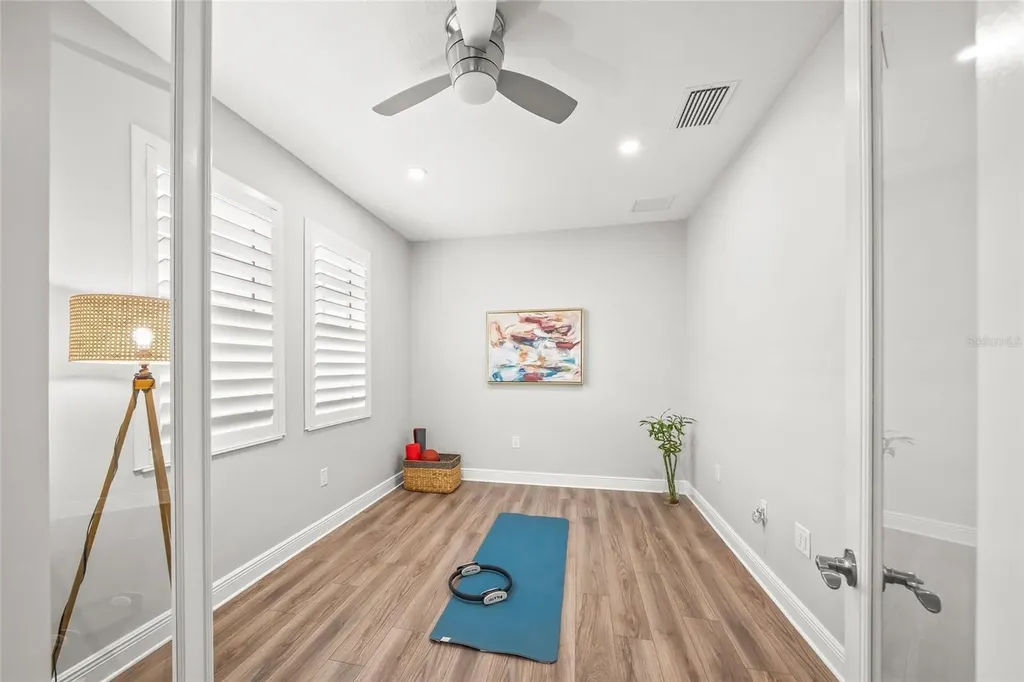 997 Crosswind Avenue Sarasota FL 34240