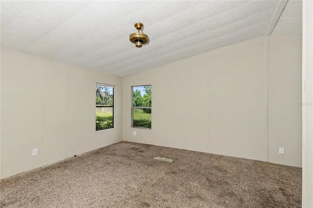18007 SE 90th Street Ocklawaha FL 32179