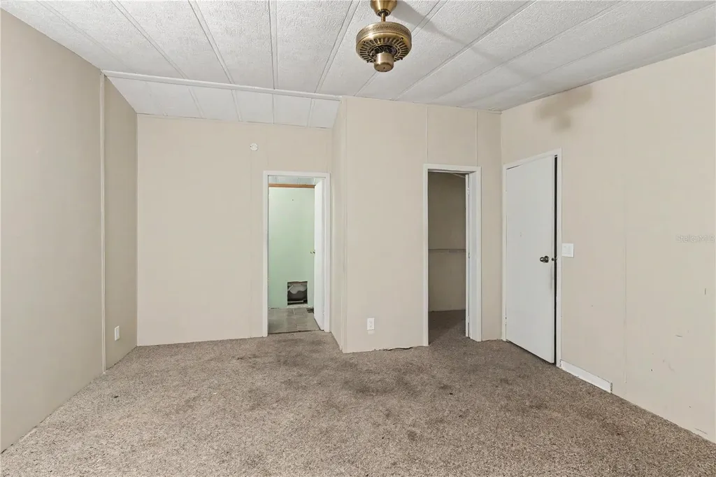 18007 SE 90th Street Ocklawaha FL 32179