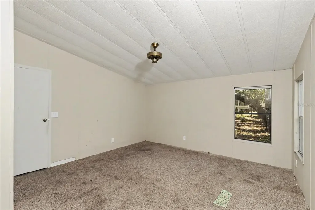 18007 SE 90th Street Ocklawaha FL 32179