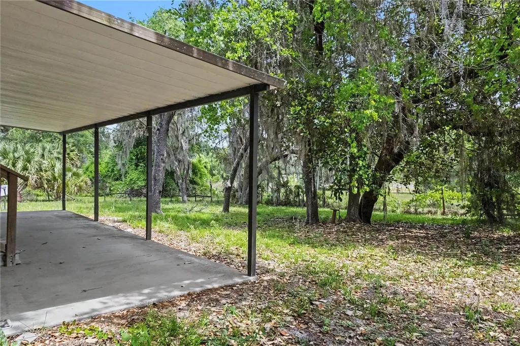 18007 SE 90th Street Ocklawaha FL 32179