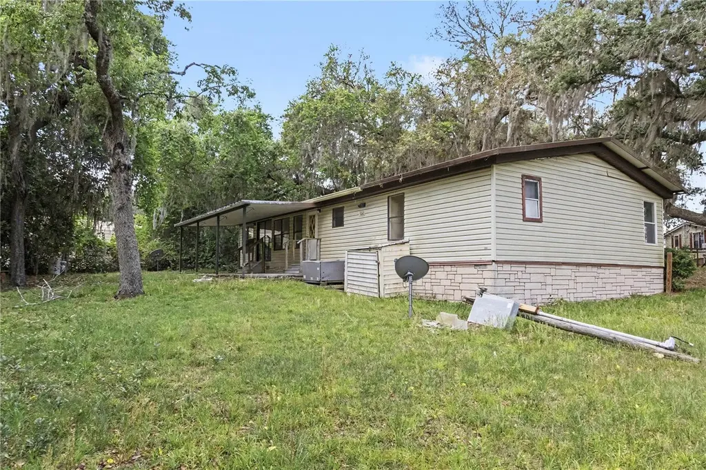 18007 SE 90th Street Ocklawaha FL 32179