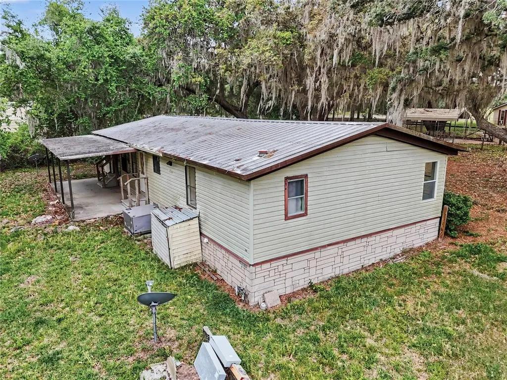 18007 SE 90th Street Ocklawaha FL 32179