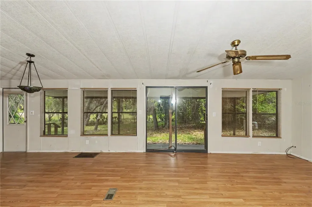 18007 SE 90th Street Ocklawaha FL 32179
