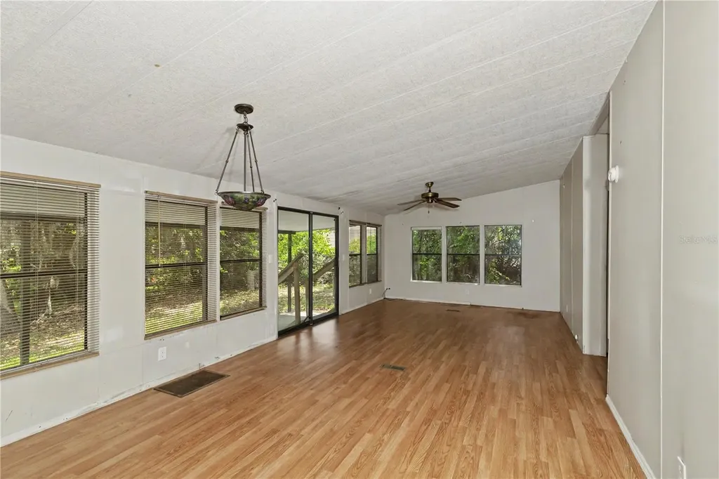 18007 SE 90th Street Ocklawaha FL 32179
