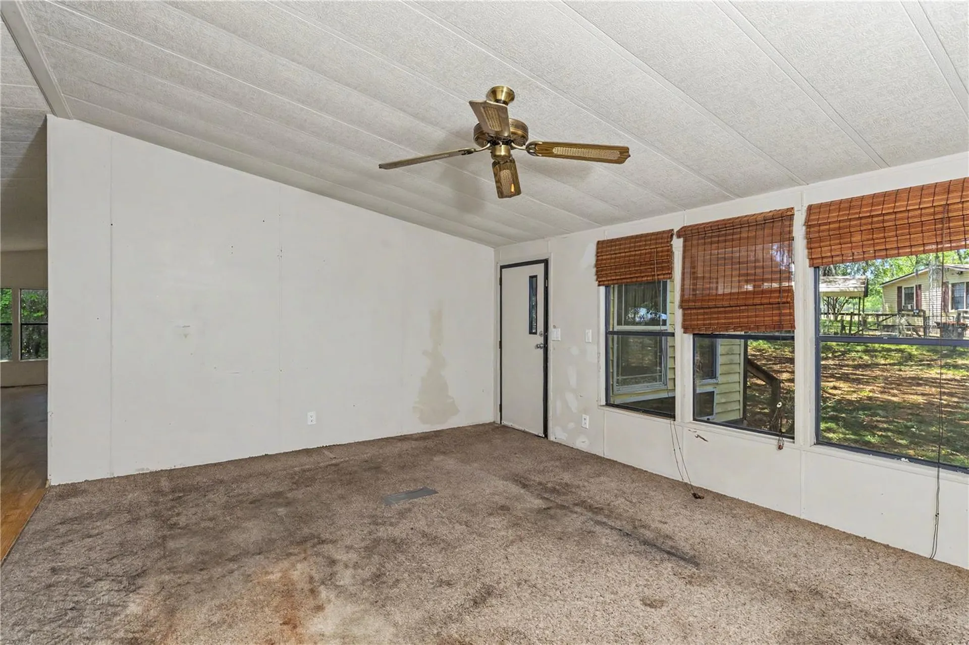 18007 SE 90th Street Ocklawaha FL 32179