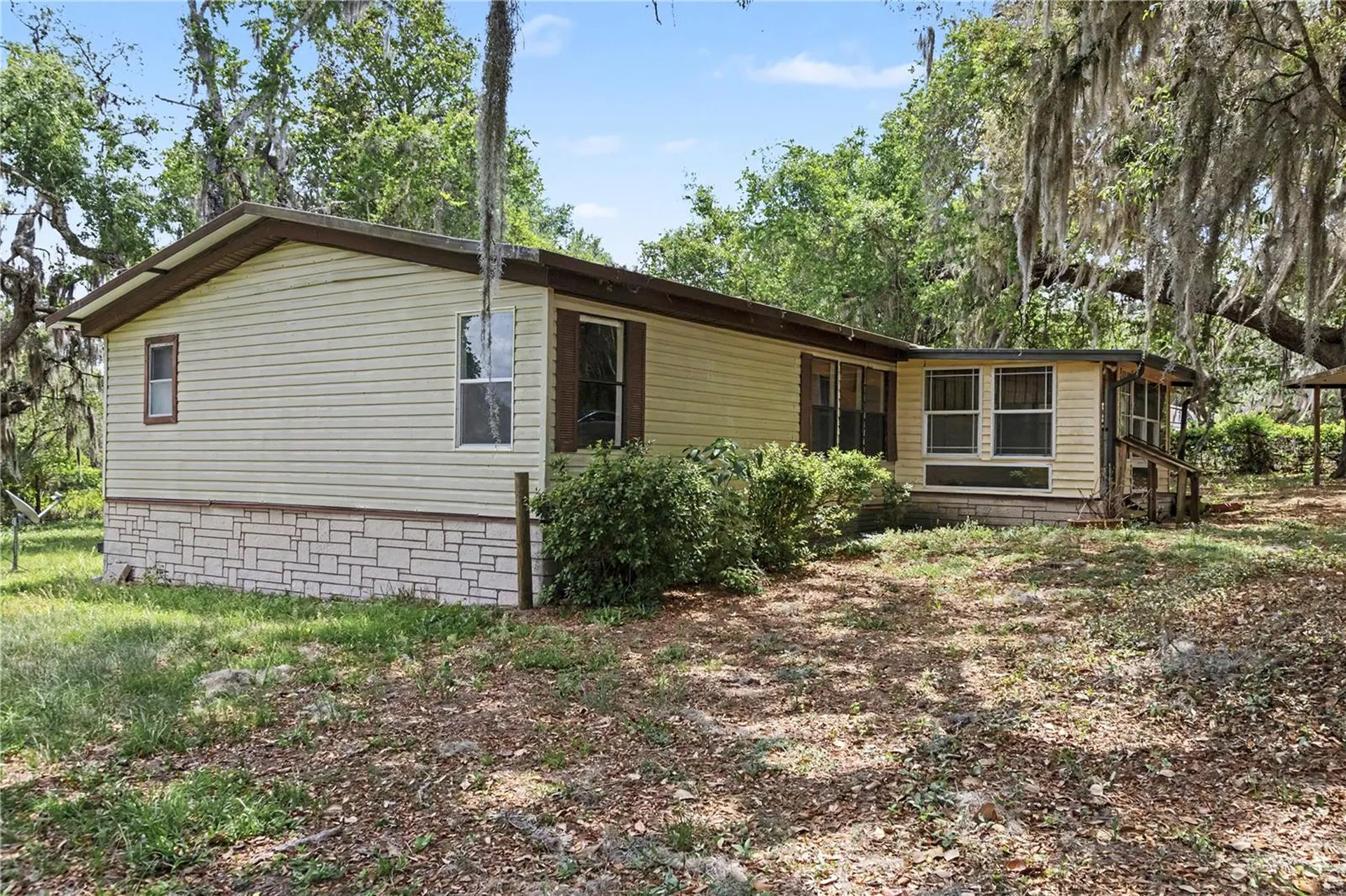 18007 SE 90th Street Ocklawaha FL 32179