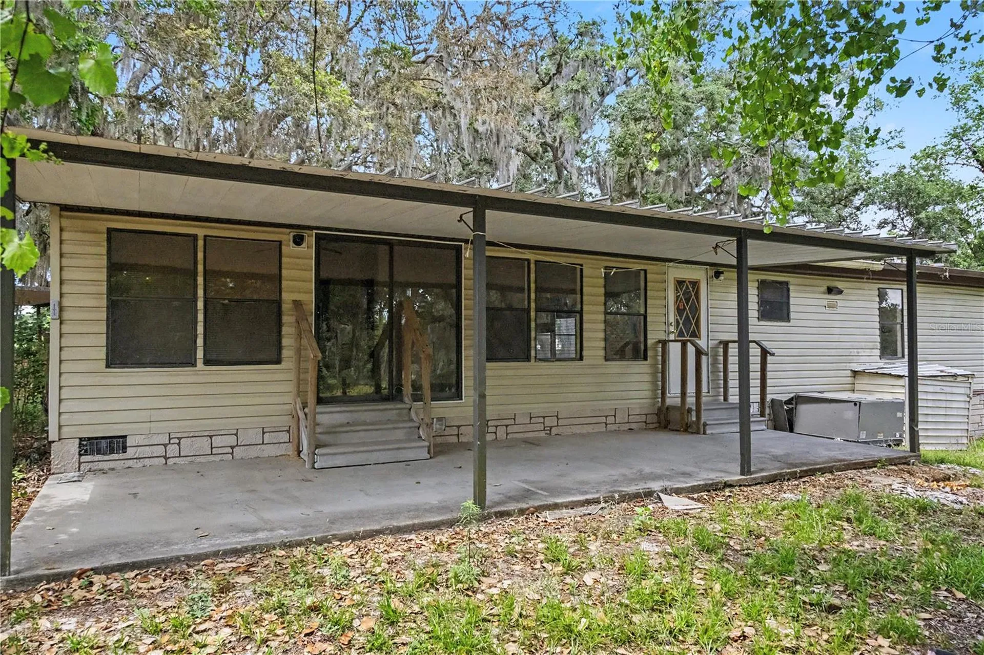18007 SE 90th Street Ocklawaha FL 32179