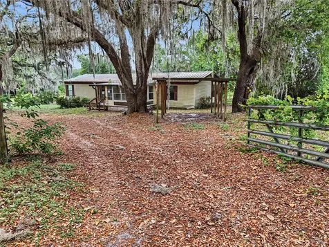 18007 SE 90th Street Ocklawaha FL 32179
