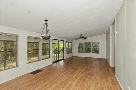18007 SE 90th Street Ocklawaha FL 32179