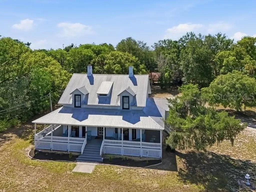 511 E Mirror Lake Drive Fruitland Park FL 34731